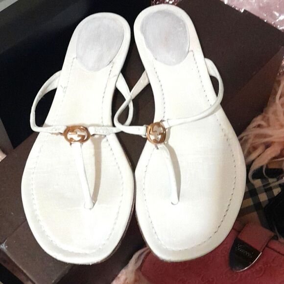 AUTHENTIC GUCCI VINTAGE MYSTIC WHITE LEATHER FLAT THONG SANDAL SIZE 38 - Picture 1 of 11